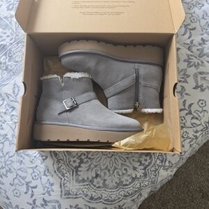 Koolaburra Gray Winter Boots with Fur Lining